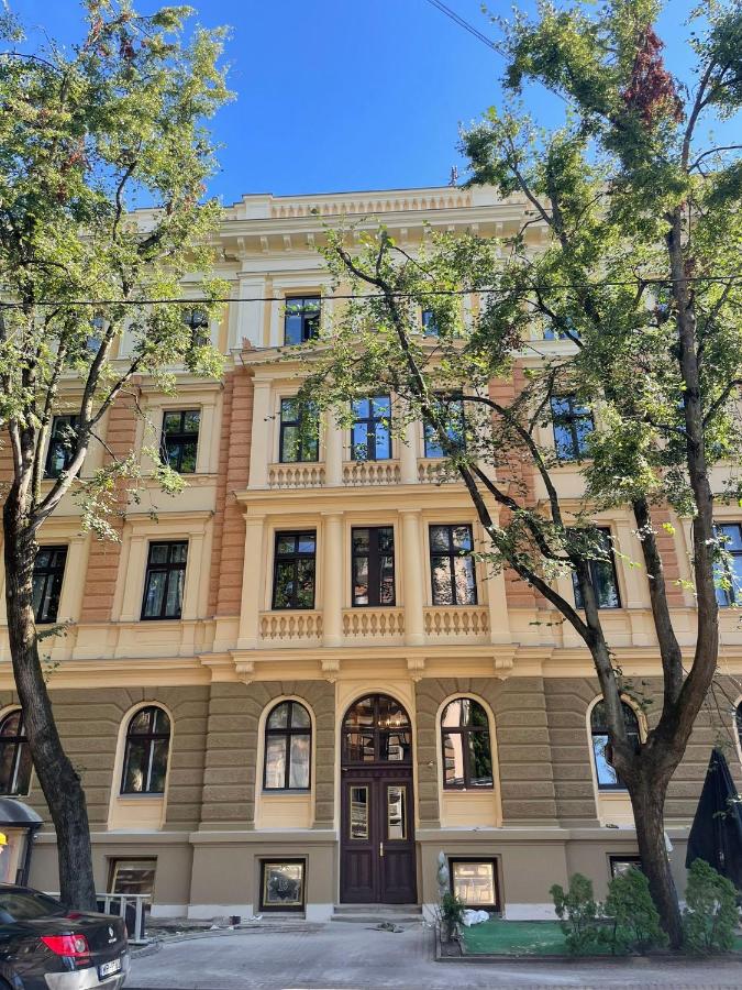 Alunana LUX & Jaсuzzi - Quiet Center - Art Nouveau District - 700m to Old Town - B&B Riga