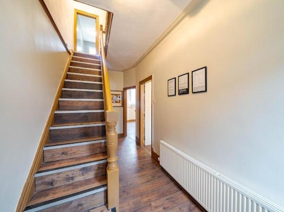 Prestwich Stay 3BR Sleeps 6 Free Parking - B&B Manchester