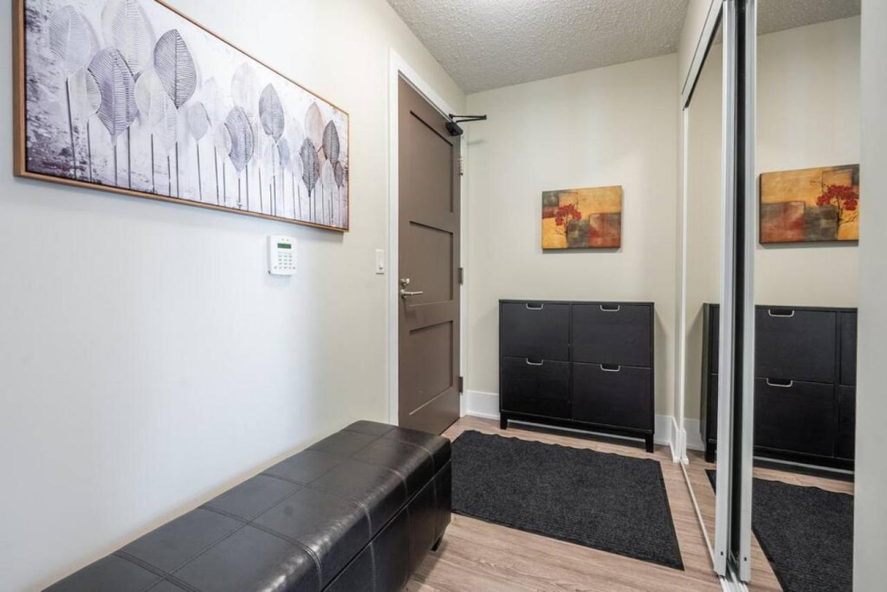 Incredible 2BR Luxury Executive Suite with Parking - Ferienwohnung Toronto