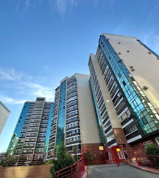 2-ком квартира Bayhouse в ЖК Арай-3 для 6-х гостей - Chambres d'hôtes Almaty