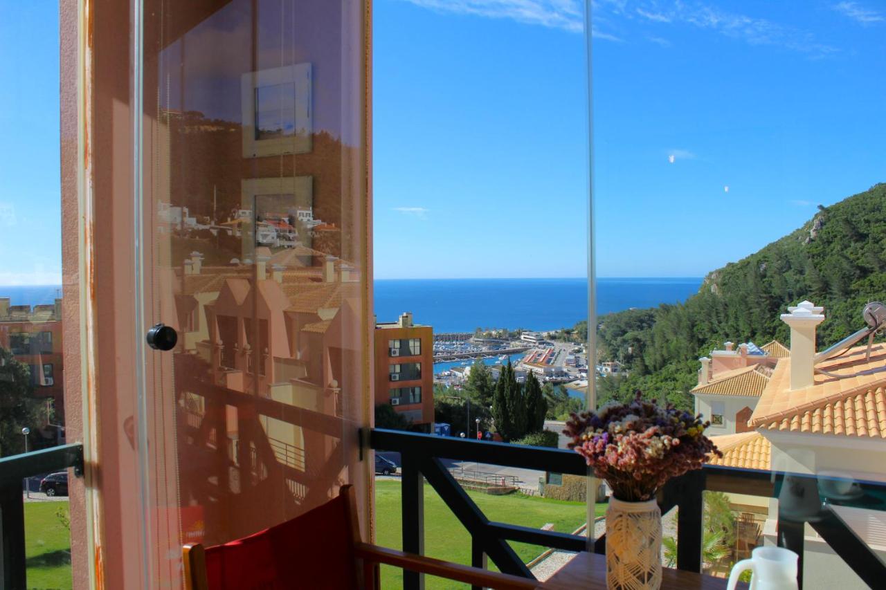 Mar à Vista - Sea View Apartment 10min Walk to the Beach with Balcony & Parking - Ferienwohnung Sesimbra