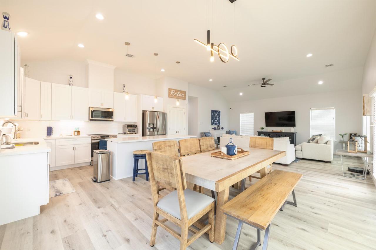 Get ready to soak up the sun at Villa Caman - Chambres d'hôtes Galveston