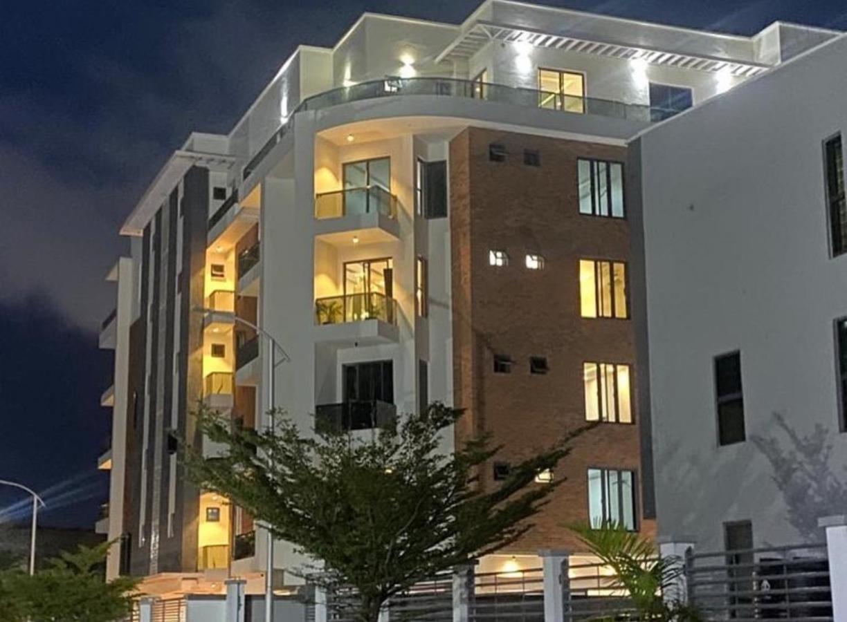 Sleeps 4 with Pool Access - B&B Lagos