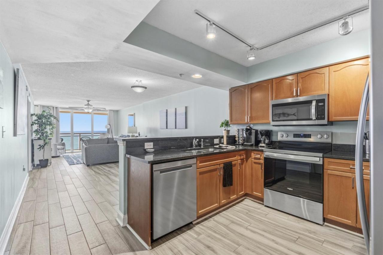 Luxury 3BR Oceanfront Penthouse w Lazy River - Chambres d'hôtes Myrtle Beach