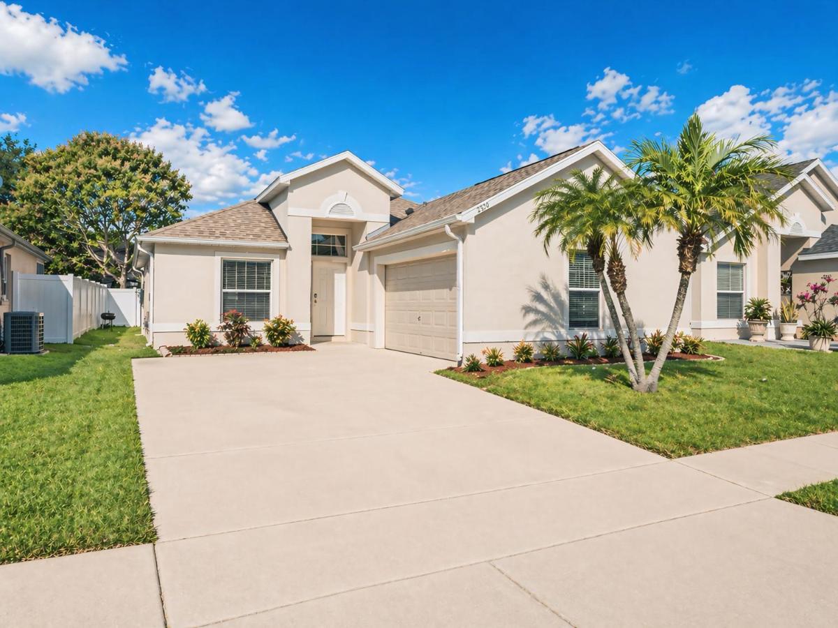 Entire Home Poolside Escape Near Disney - B&B Kissimmee