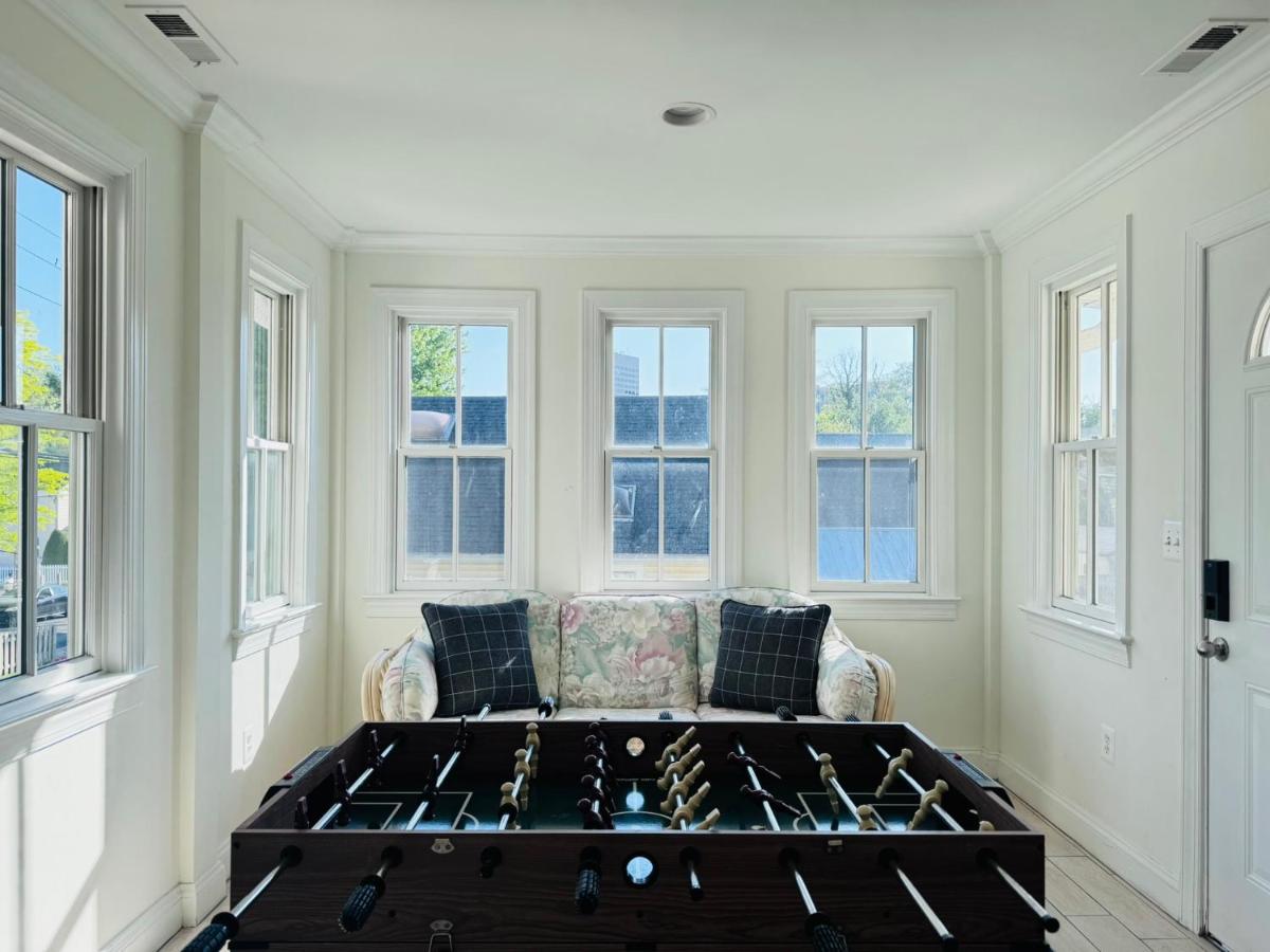 Entire Family-friendly 4 BR Cozy Unit , Metro walk - B&B Rockville