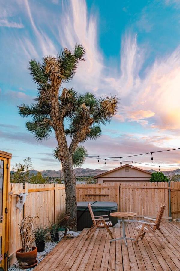 Coyote House - Hot tub - 70s vibes - Central - B&B Yucca Valley
