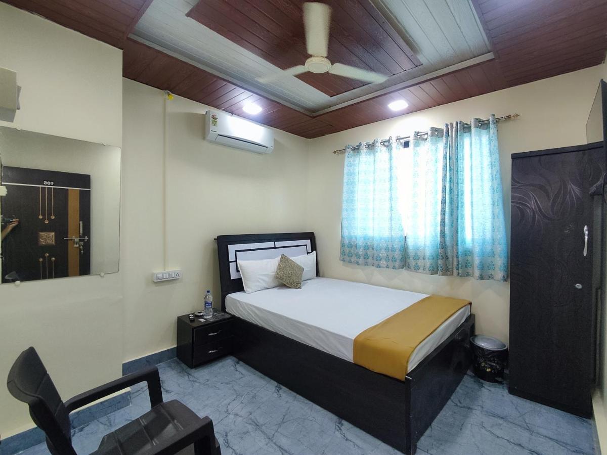 Deluxe Double Room (2 Adults + 1 Child)