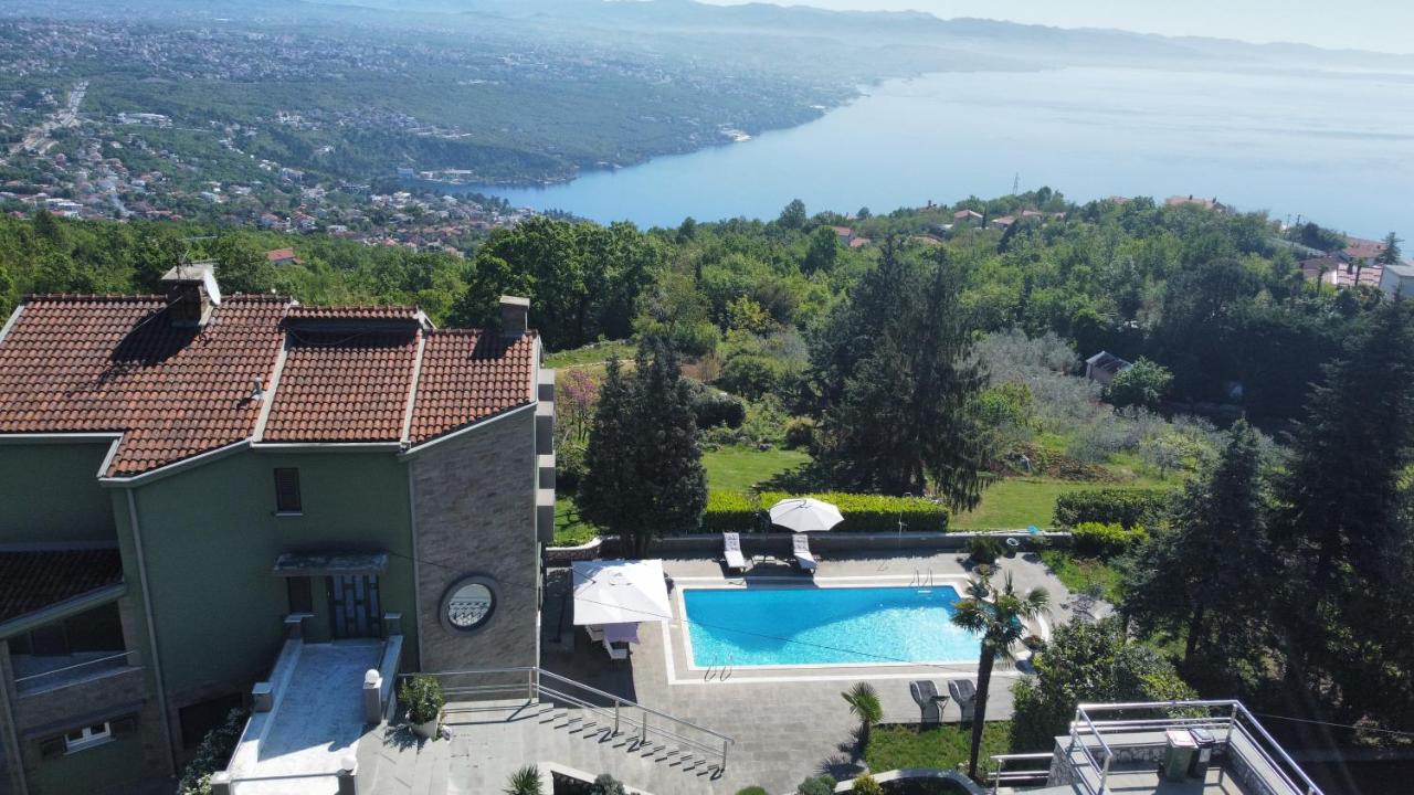 Luxury Apartment with private pool and 2 bedrooms in Villa Opatija Bay View - Chambres d'hôtes Opatija