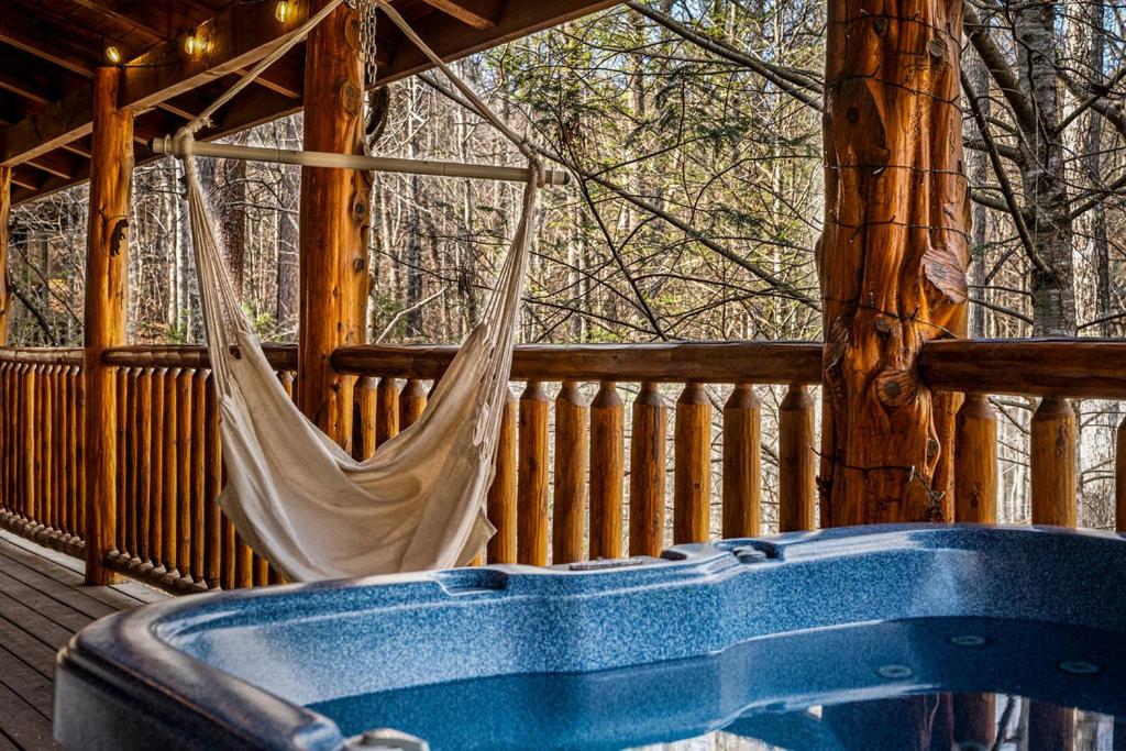 Pool Access, Arcade, Tri-Level, Game Room - Chambres d'hôtes Sevierville