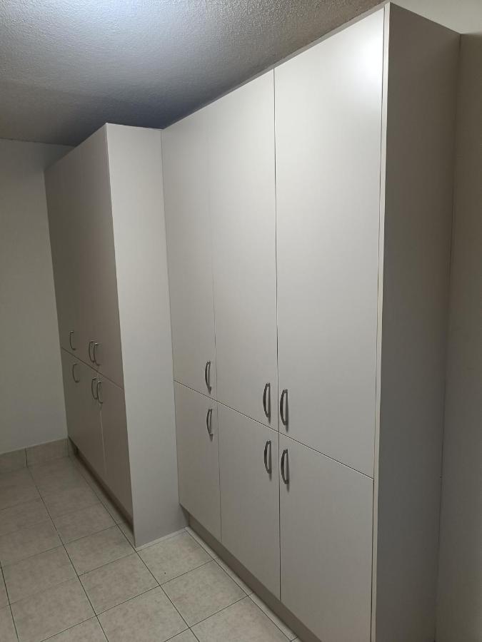 Queen Room with Private Toilet and Laundry - A3 - B&B Oberon