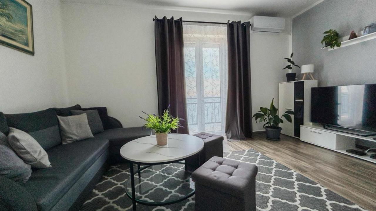 Ivan apartman - B&B Segna