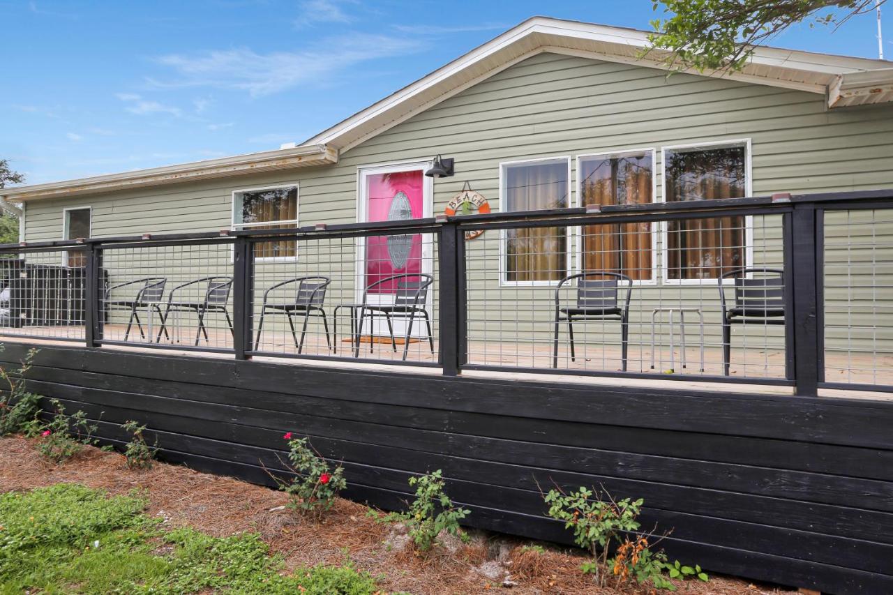 Flirty Flamingo by Pristine Properties Vacation Rentals - B&B Beacon Hill