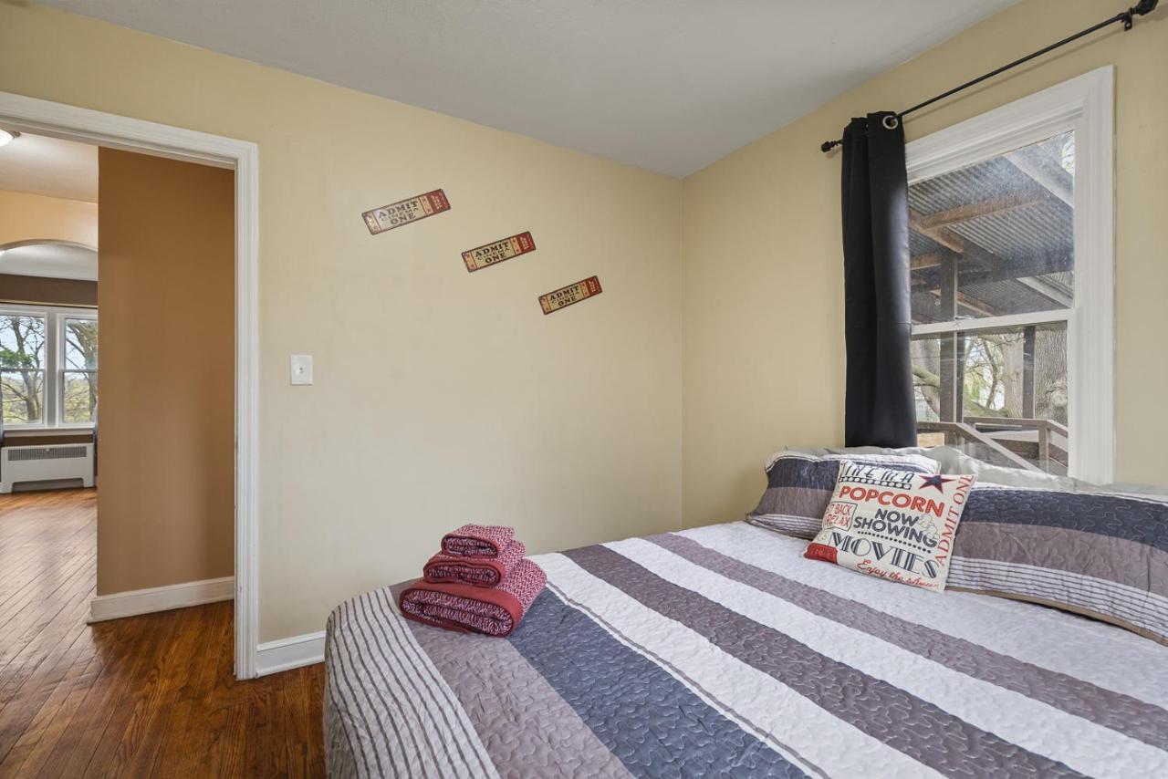 Theater Nights, Game Room & Balcony Delights - B&B Rockford