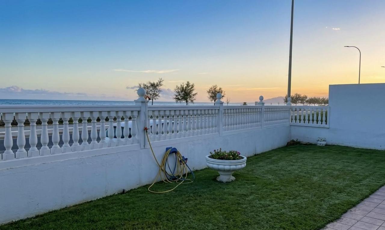 Villa Natalia frente al mar, - B&B Benajarafe
