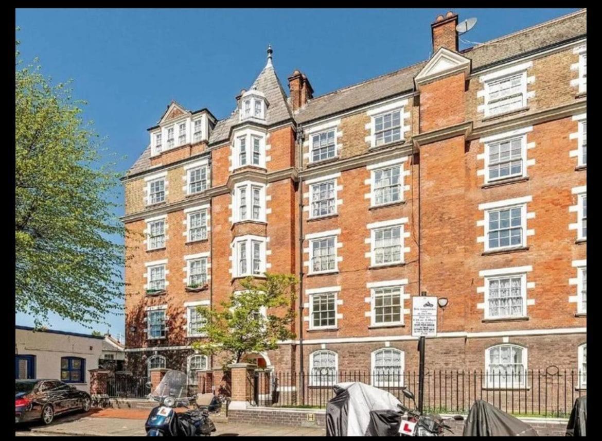 Private Room in shared flat in St John's Wood, close to the Beatles - B&B London