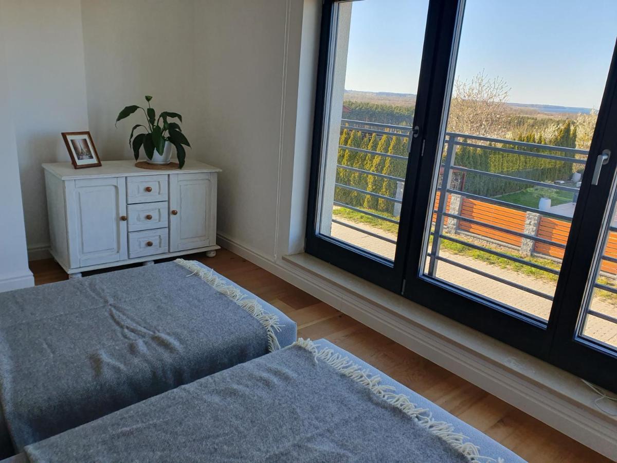 dom piętrowy, 3 sypialnie, salon, aneks kuchenny, ogród z zestawem wypoczynkowym, prywatny podjazd na 2 samochody, Wi-Fi - B&B Mosty