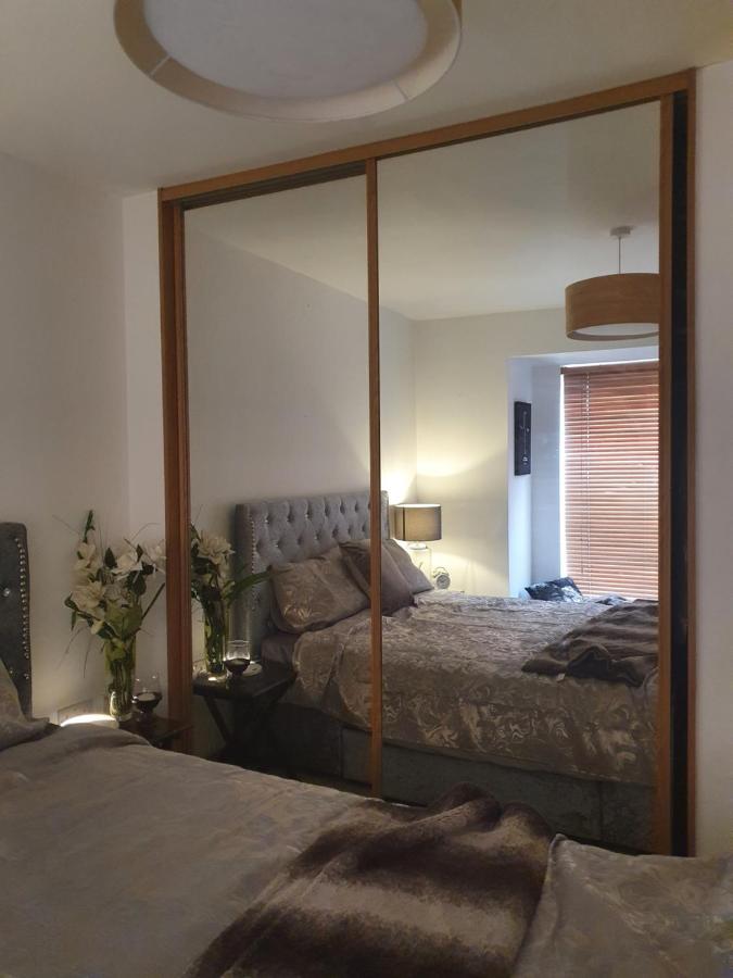 Luxury king size en-suite in a shared house - Bed and Breakfast West Drayton