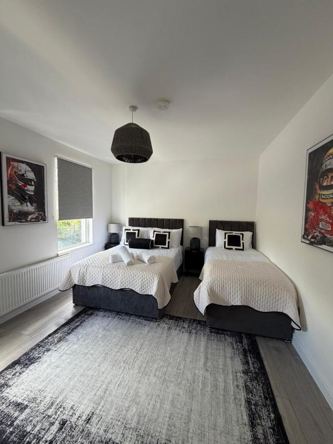 Modern 4 Bedroom Home ,Sleeps 9, prime location only 5 minutes walk to Tottenham Stadium - Ferienwohnung London