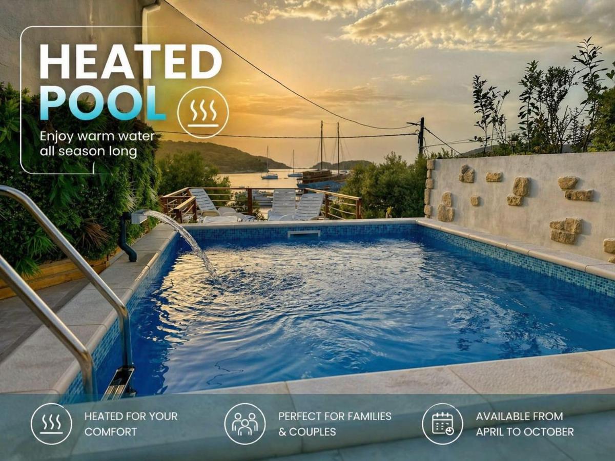Beach Villa Ema with Heated Pool - B&B Rab