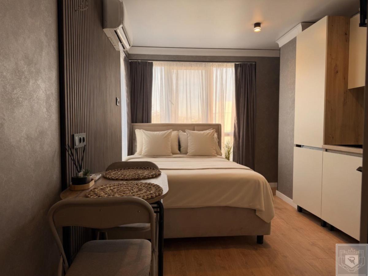 RentHouse Apartments Panoramic-Airport-Studio - B&B Chişinău