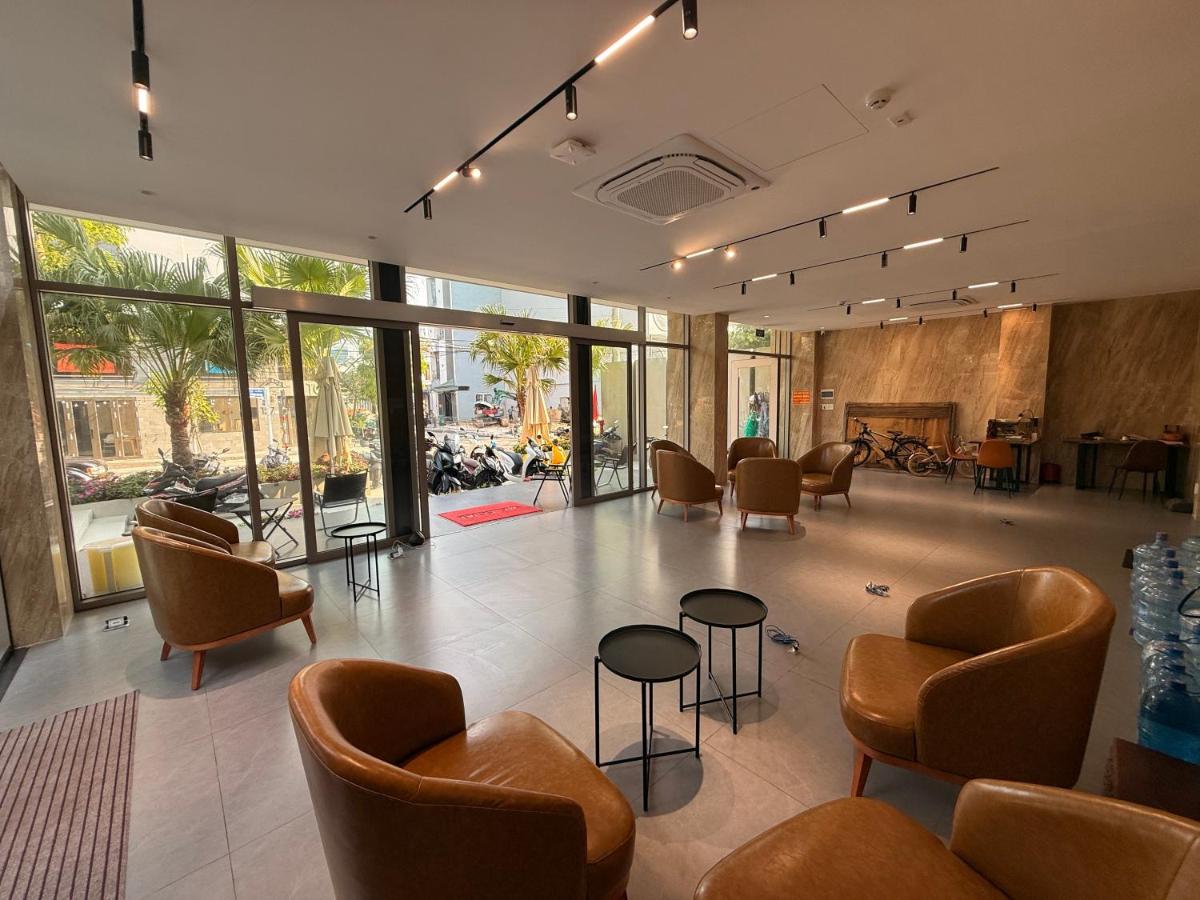 One-Bedroom Apartment with Balcony