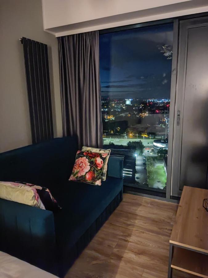 Comfortable 25th floor Apartment in the Global Apartments Building, fully AC, free garage - Chambres d'hôtes Katowice