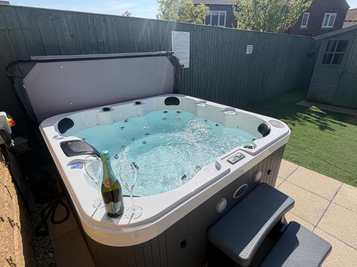 DAIRY COTTAGE WHITBY- HOT TUB - 4 Beds - B&B Whitby