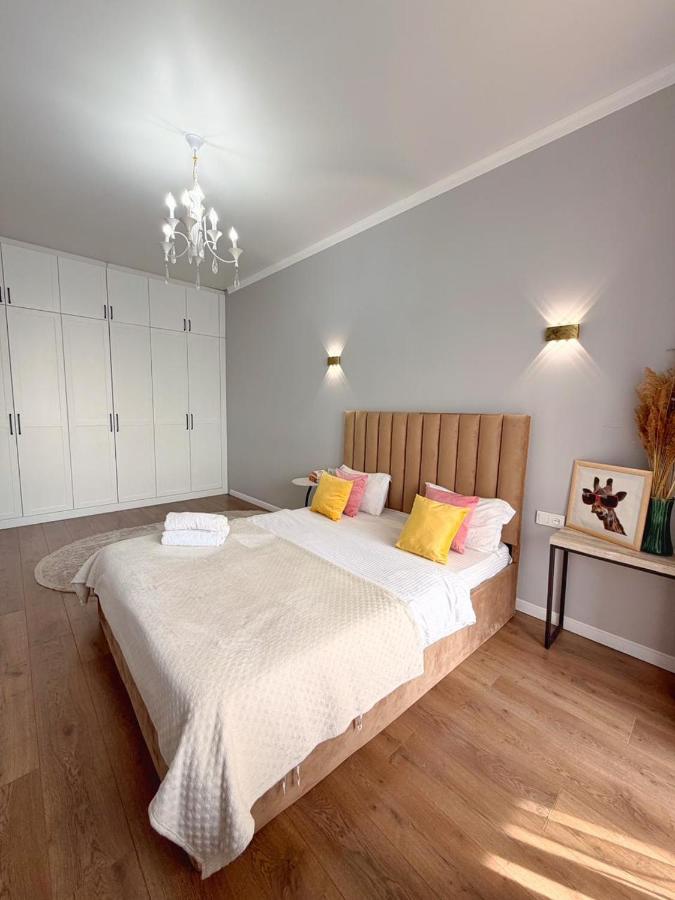Апартаменты в центре возле метро в ЖК ТЕРАКОТТА - Bed and Breakfast Almaty