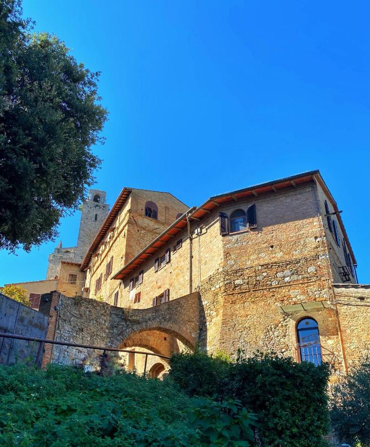 La Casa dei Ricordi - garage auto e moto a 650 m - B&B San Gimignano
