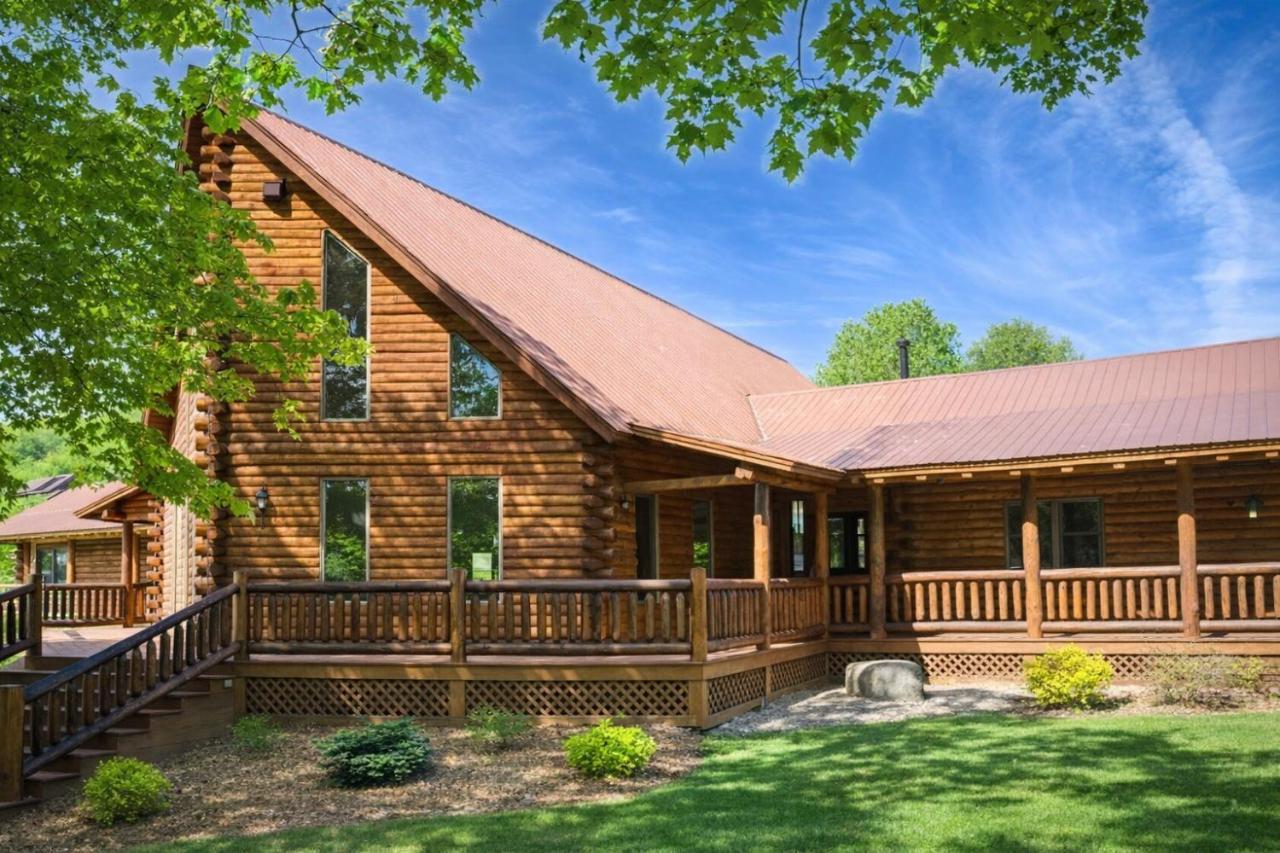 Luxurious 4-Bedroom Log cabin sleeps 13 close to Cooperstown, NY - Ferienwohnung Burlington Flats