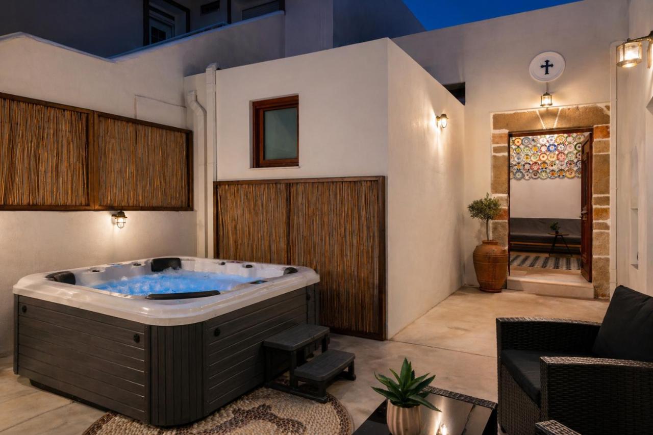 Antica Casa Dei Nonni with Heated Jacuzzi - B&B Archangelos