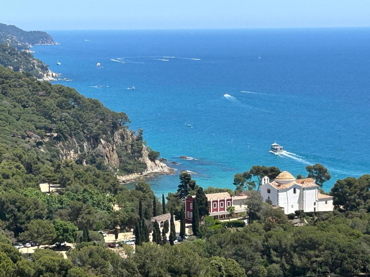 Villa La Gavina Sea View Pool and Beaches - Bed and Breakfast Blanes