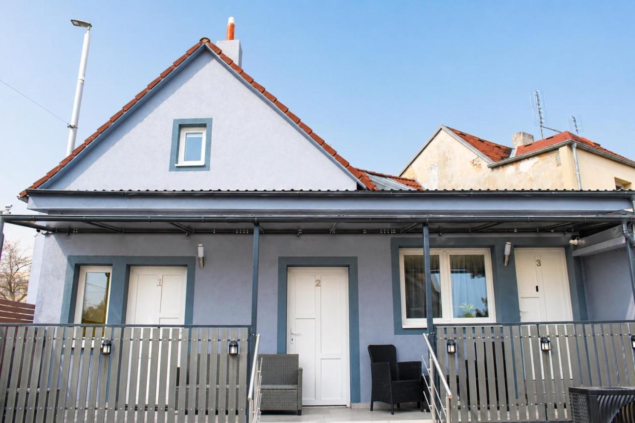 LYLY APARTMENT - 2 Bedrooms for 6 Guests & Free Parking - B&B Prague