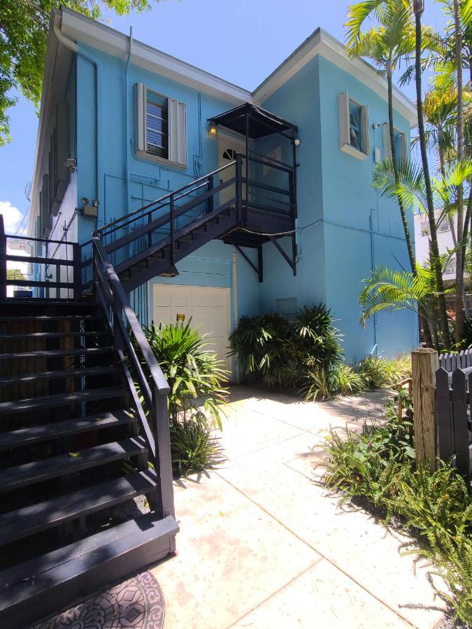 Duval Street Suite overlooking Duval with parking and pool - Ferienwohnung Key West