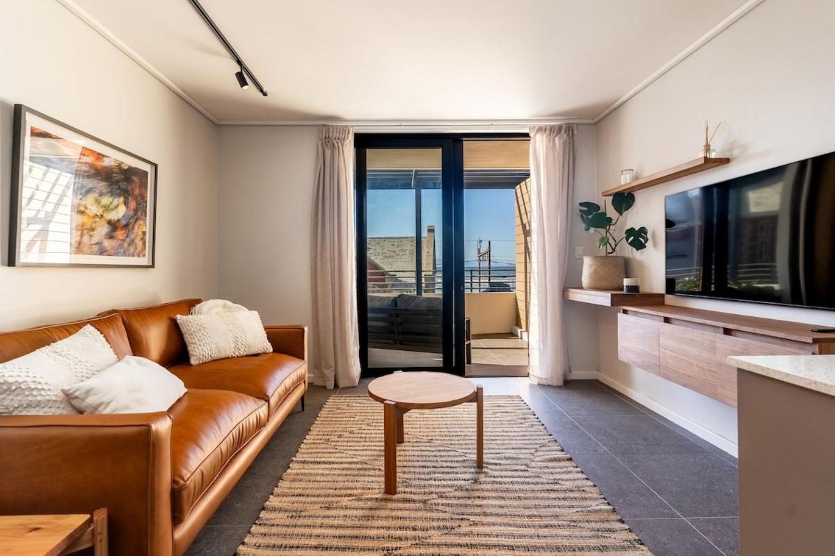 Ocean View at Wavescapes near Surfers Corner - B&B Muizenberg