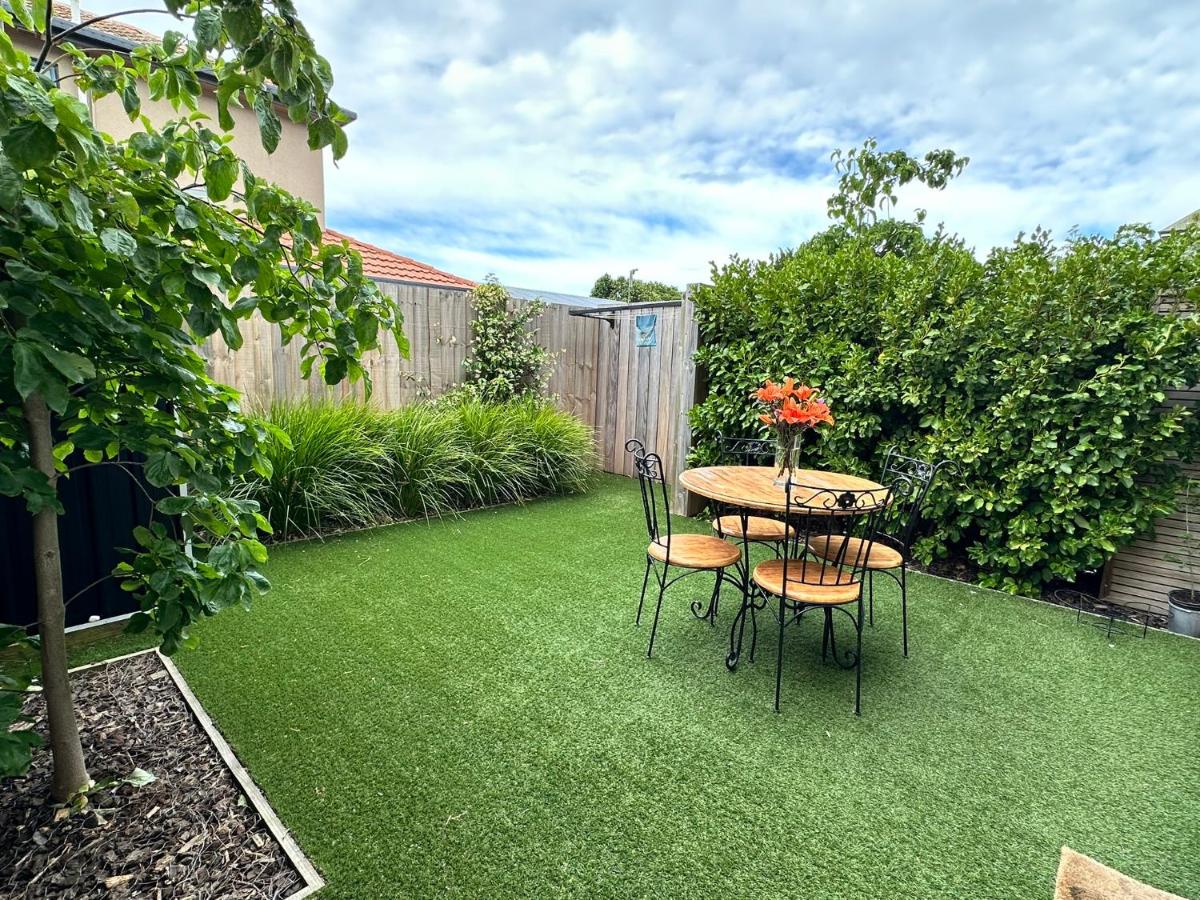 Over the Moon - CBD 2bdm 2bath Townhouse on Gloucester St - Bed and Breakfast Christchurch