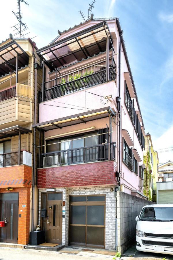 Habitat Imazato Entire 3-Story House 3BR for 10 Near Namba Bikes Included - Chambres d'hôtes Osaka
