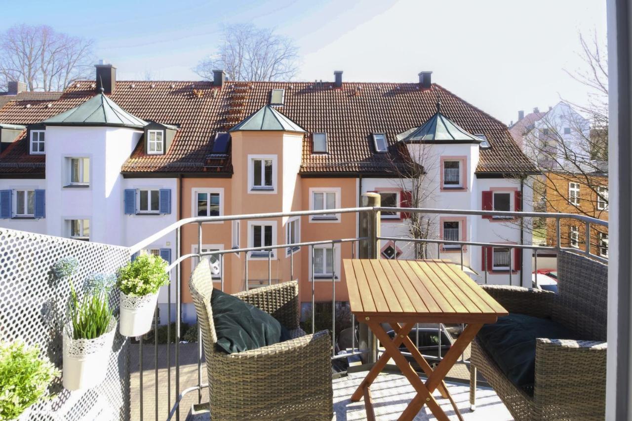 Sali Homes - Wahnfried No 2 City Apartment Balcony - Bed and Breakfast Bayreuth