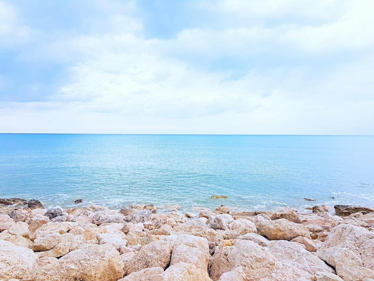 Fronte Mare Riviera del Conero, Wi-Fi gratuita, 3 camere, 10 letti, - B&B Falconara Marittima