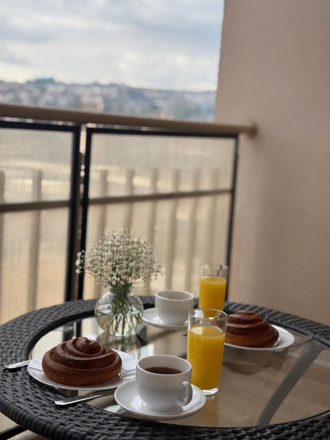 Spacious 2BR Stay Near Seasons Park - Chambres d'hôtes Erevan