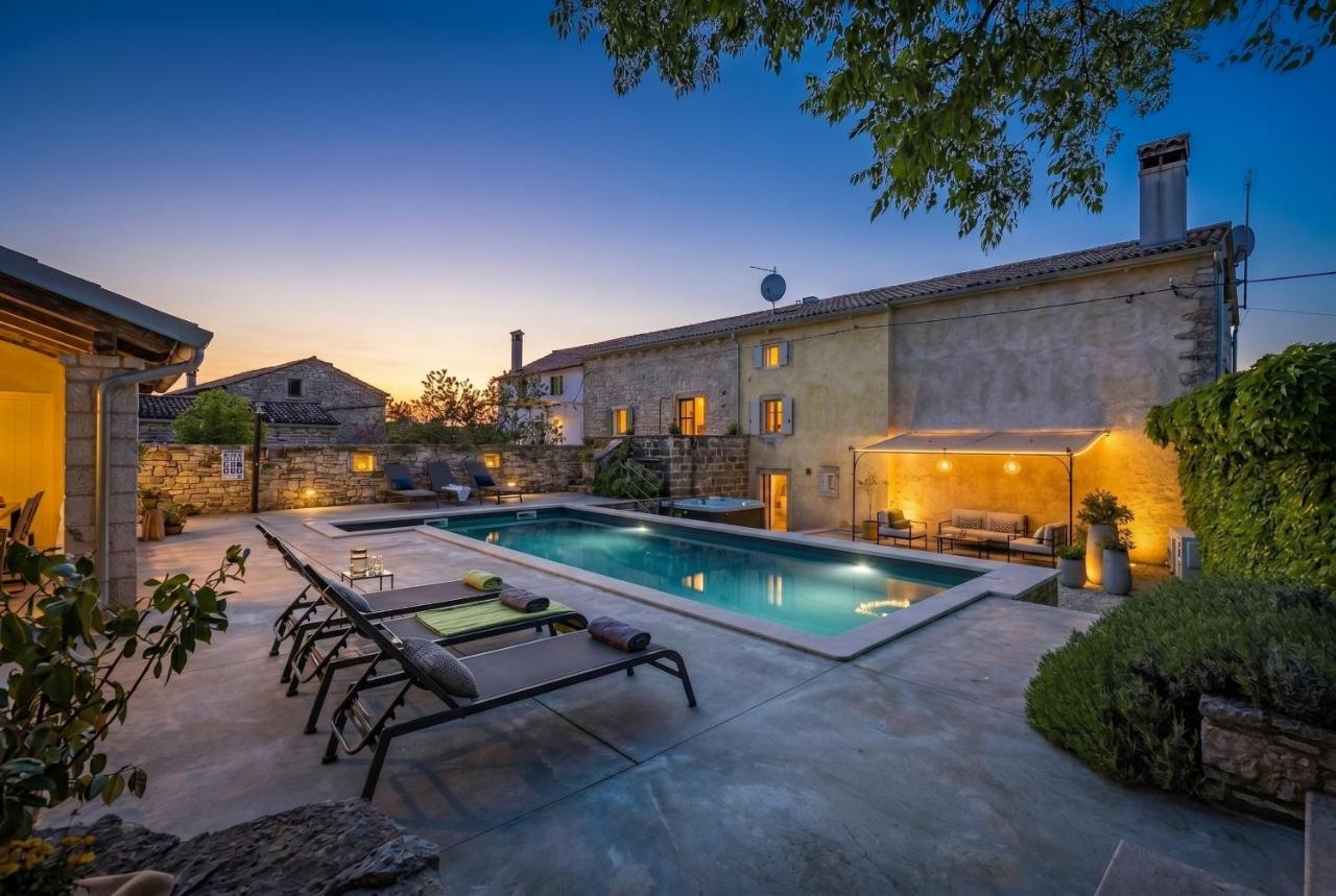 Villa Kurili No14 near Rovinj for 7 persons with 34 m2 private pool & jacuzzi - Bed and Breakfast Kurili