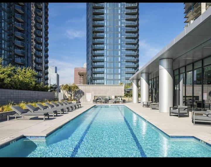 Luxury 2BR High-Rise with Rooftop Pool next to Convntn Centr - Chambres d'hôtes Los Angeles
