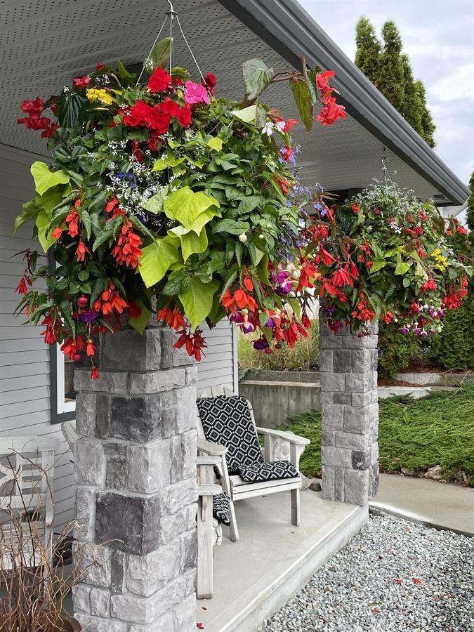 Private Suite, Panoramic Views, Hot Tub, Wineries - B&B Kelowna