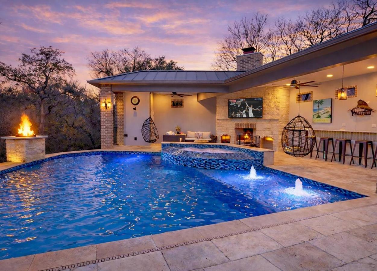 5 Bedroom Luxury Pool/Spa Home w/ Outdoor Living - B&B San Antonio