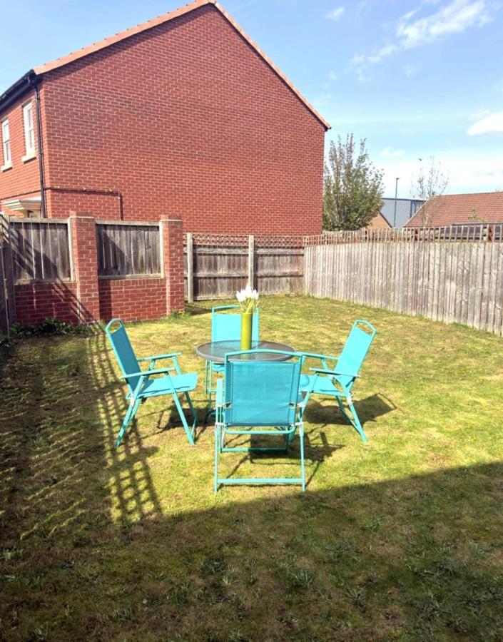4BR Beautiful Home in Central Derby- FREE PARKING - B&B Derby
