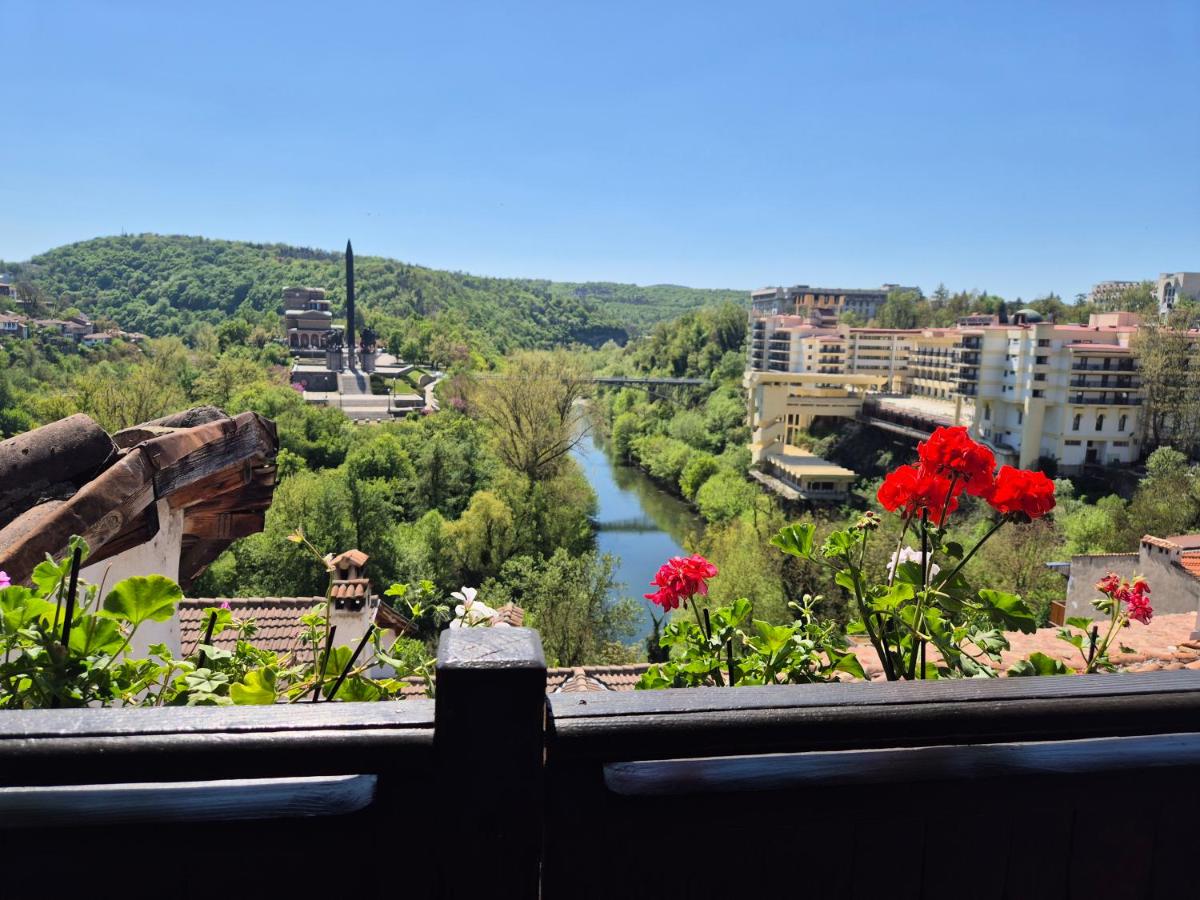 Bolyarski Izgrev Apartments - Panoramic View Old Town - Chambres d'hôtes Veliko Tarnovo