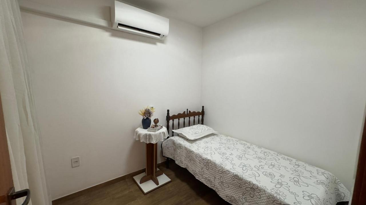 Casa Bairro Glória com PISCINA - CHURRASQUEIRA - 4 PESSOAS - PRAIA com Turismo de Compras - 2 quartos com ar condicionado split - 100 metros da Chocolates Garoto - 2 vagas de garagem - Rede para Descanso e Wi-Fi 600 megas - Melhor localização! - Bed and Breakfast Vila Velha