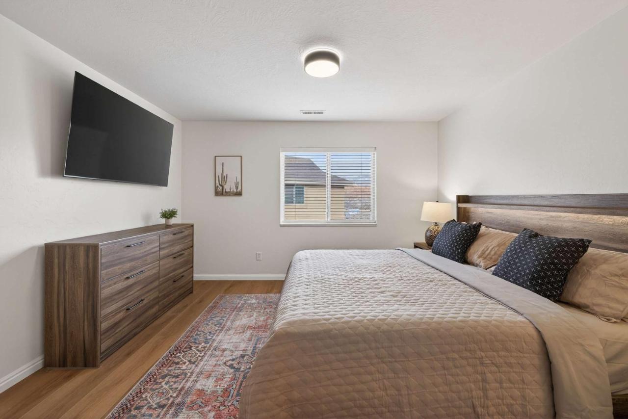 1J Top Floor Moab RedCliff Condo POOL & HOT TUB - B&B Moab