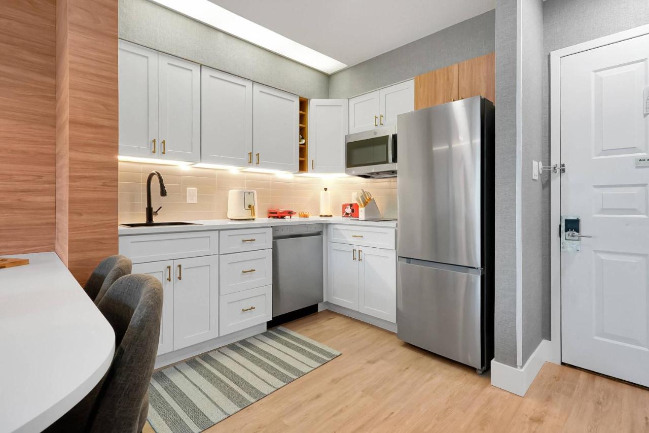 Magical Mickey Retreat Lake Buena Vista Shuttle - B&B Orlando